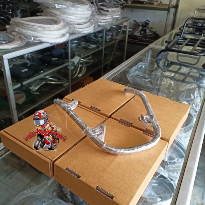 AKSESORIS VESPA MODERNBUMPER CHROME VESPA MATIC SPRINT. .