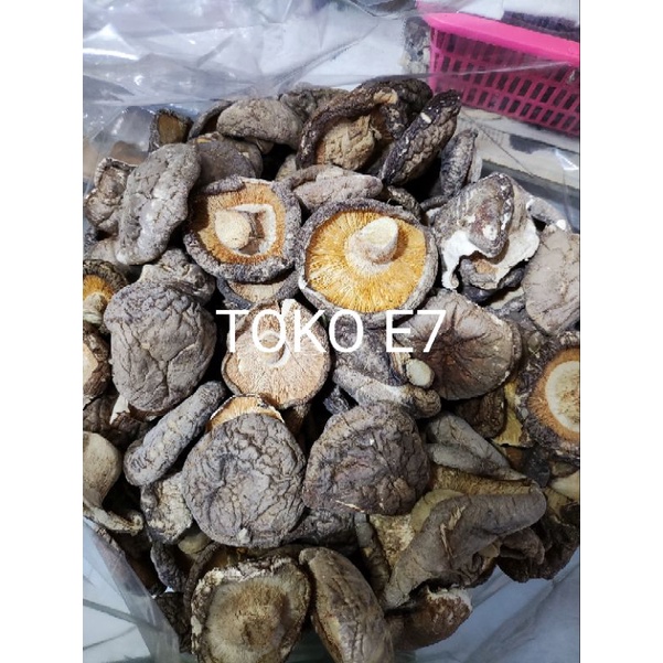 

JAMUR SHITAKE KERING / HIOKO UKURAN BESAR 250 GRAM