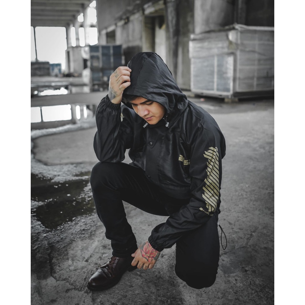 Jaket Pria Waterproof Cagoule Running Black BGSR