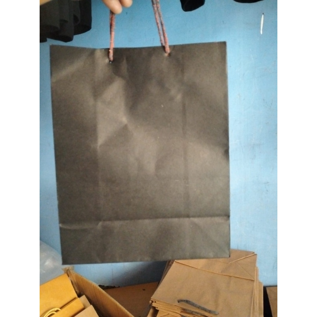 

paperbag/tas kertas tas hajatan /tas souvenir/20x25x11/hitam/sablon