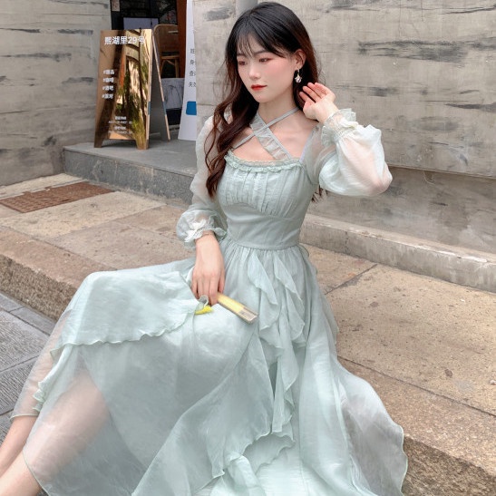 Red Blovelan Qingtang Liluo Kerah persegi Prancis lengan panjang tidak beraturan gaun lembut seperti peri wanita baru