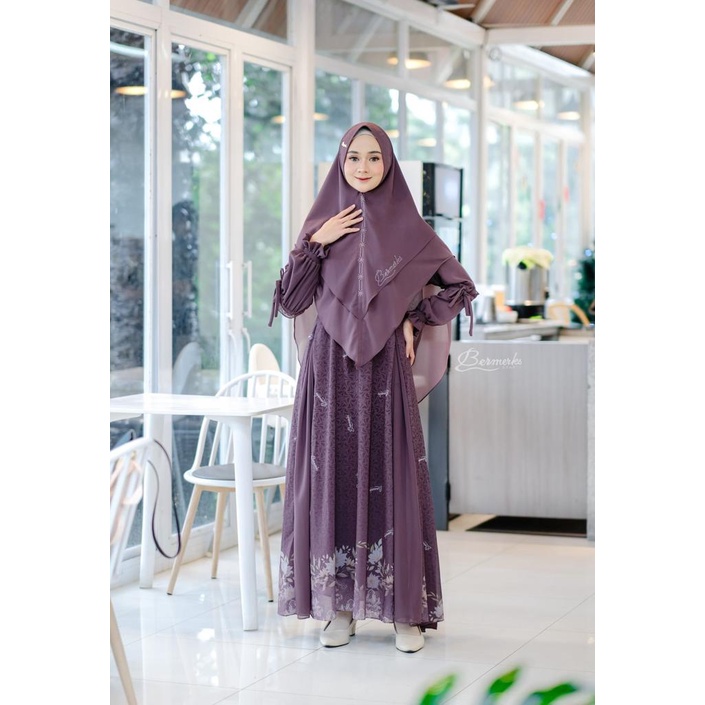 SET GAMIS FAIZA TAMARA SWAROVSKI LOGO BERMERKS