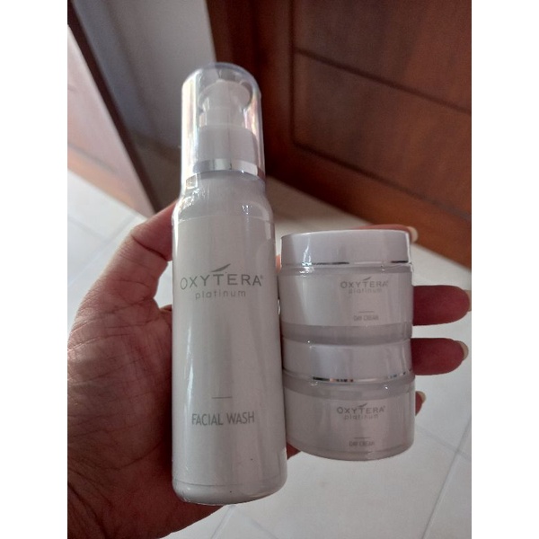 1 Facial wash + 1 Day salep + 1 Salep pelicin OXYTERA Platinum