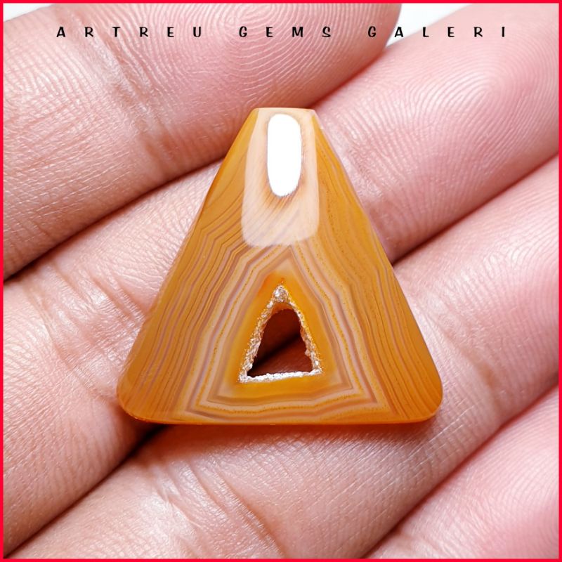 Batu Sulaiman Motif Berpola Combong Segitiga. batu gambar batu junjung derajat batu sumur bandung