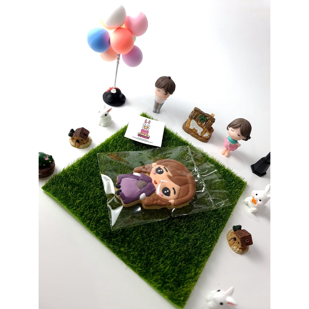 

Frozen Elsa dan Anna 8 cm