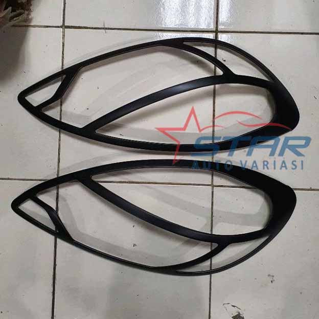 Garnish lampu belakang hitam Mobilio lama tipe RS.