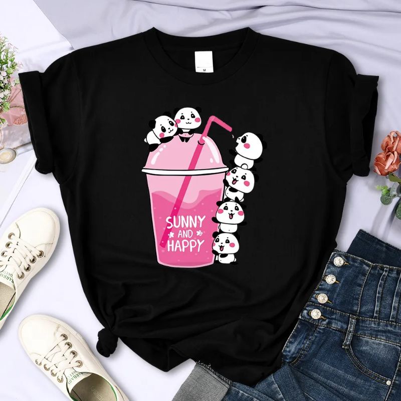 Kaos Wanita Panda Boba Lucu Oversize Lengan Pendek Jumbo Baju Panda Wanita Anime Kartun Aesthetic Tebal T-shirt Gambar Panda Beruang Minuman Boba Jumbo Katun Combed Kaos Atasan Cewek Motif Gambar Lucu Oversize All Size Lengan Panjang Baju Kaos Distro XXXL