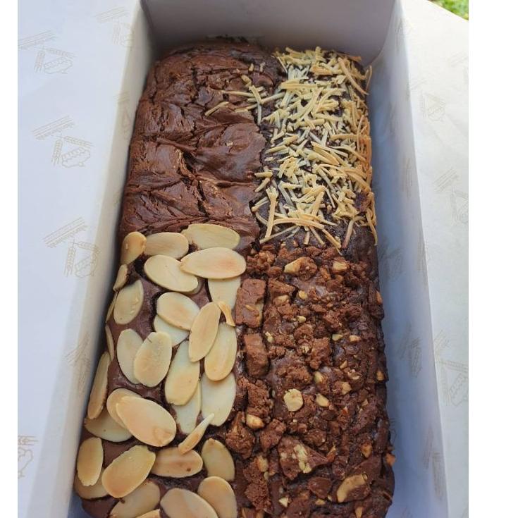 

➲ Four Topings Fudgy Brownie ➴