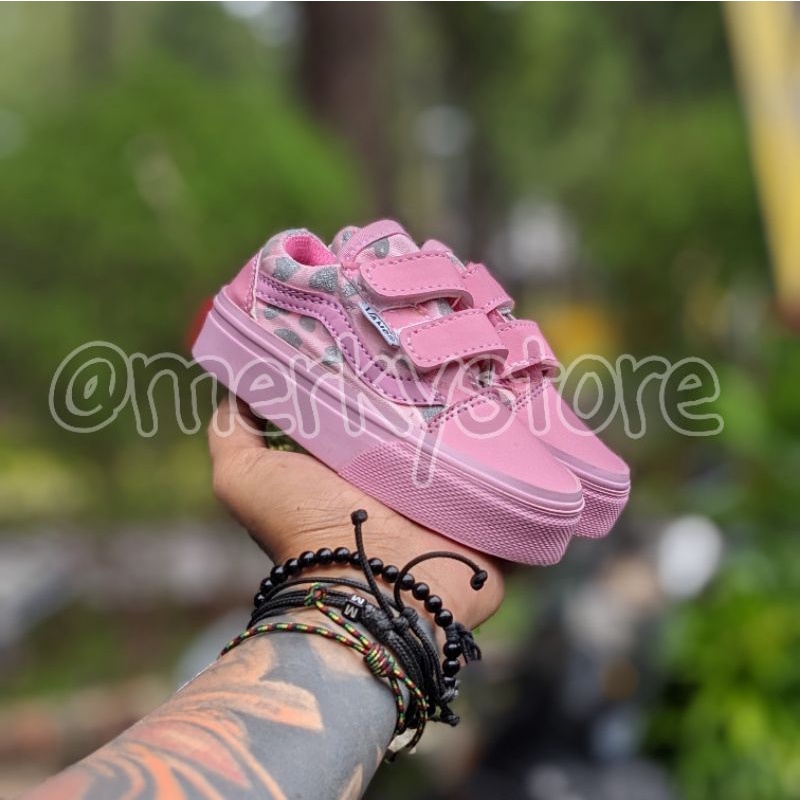 SEPATU ANAK PEREMPUAN OS PINK LOVE PEREKAT MURAH