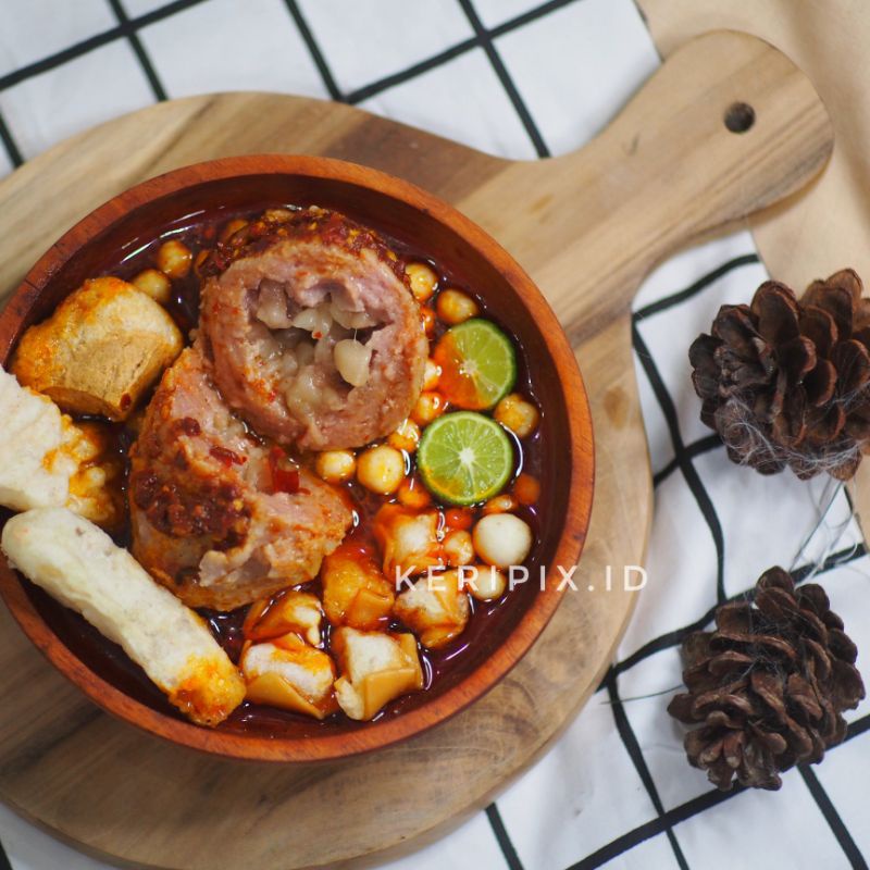 

Baso sapi isi tetelan daging