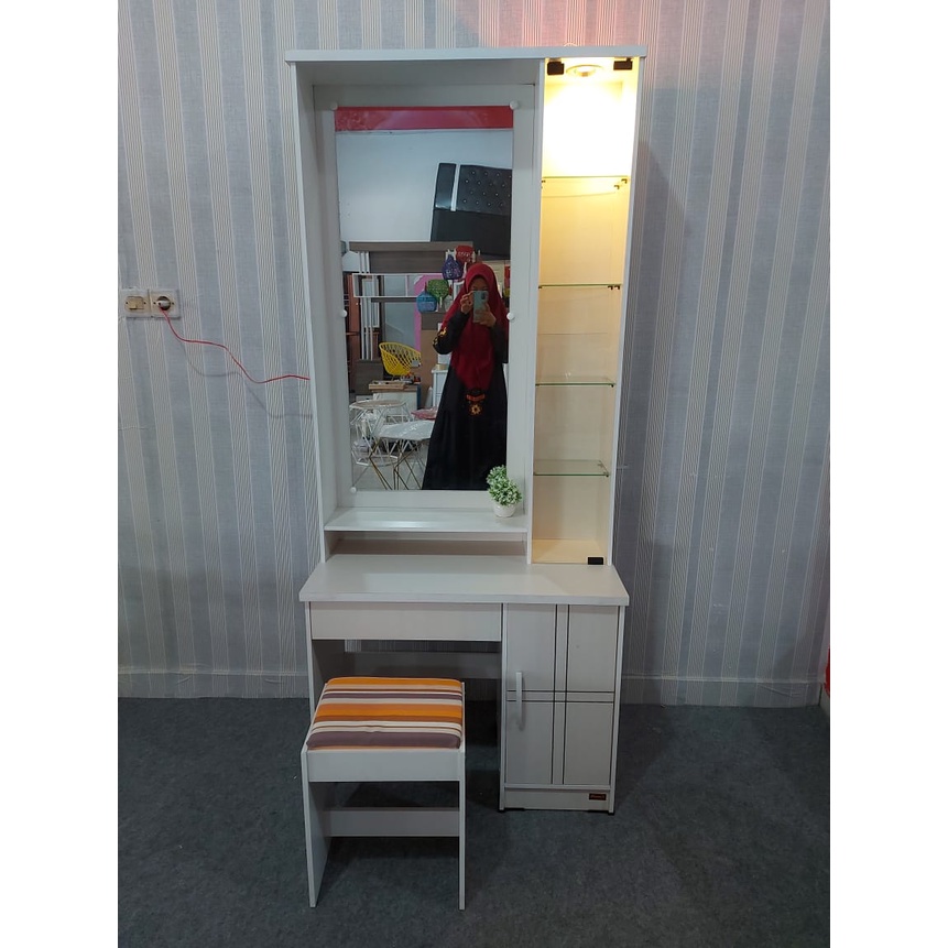 Meja RIas Cermin Panjang pakai lampu