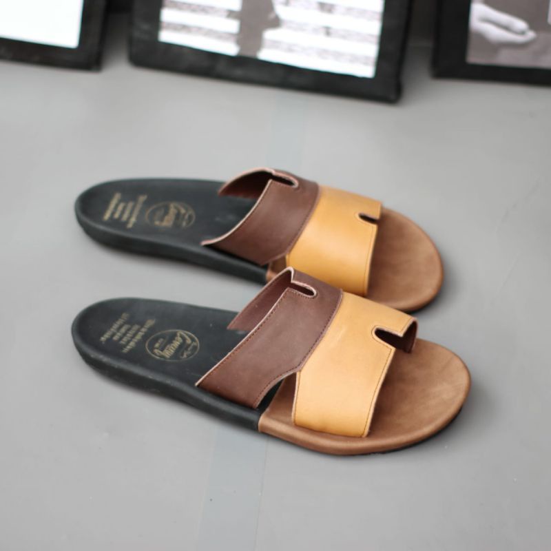 CEVANY COMBI Tan (KULIT ASLI) Sandal Slide Casual Kulit Asli Pria Sendal Selop Santai Twotone