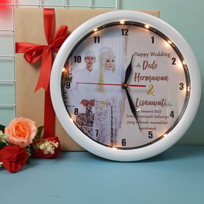 REKOMENDASI KADO WEDDING, KADO NIKAH, FREE DESAIN KARIKATUR, JAM DINDING CUSTOM, KADO ULANG TAHUN, P
