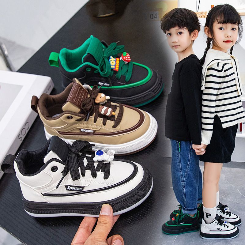 (kiddiwear) Sepatu Sneakers Anak import MBK133