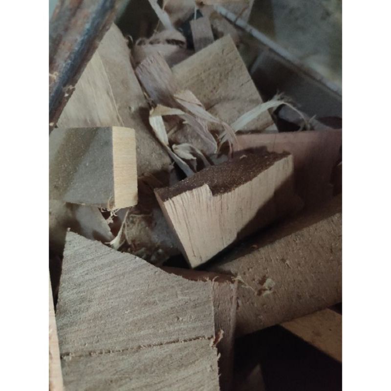 500 gr kayu bakar /potongan kayu random / potongan kayu / potongan kayu sekarep