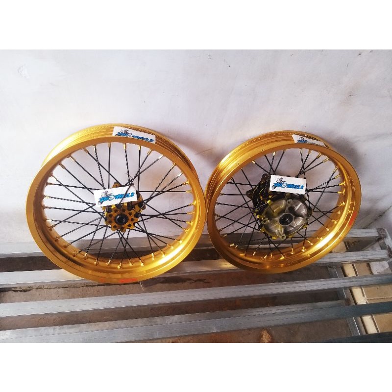 velg set honda crf 150 supermoto 2.50 3.00 wheelset supermoto paket hemat velg supermoto CRF 150 vel