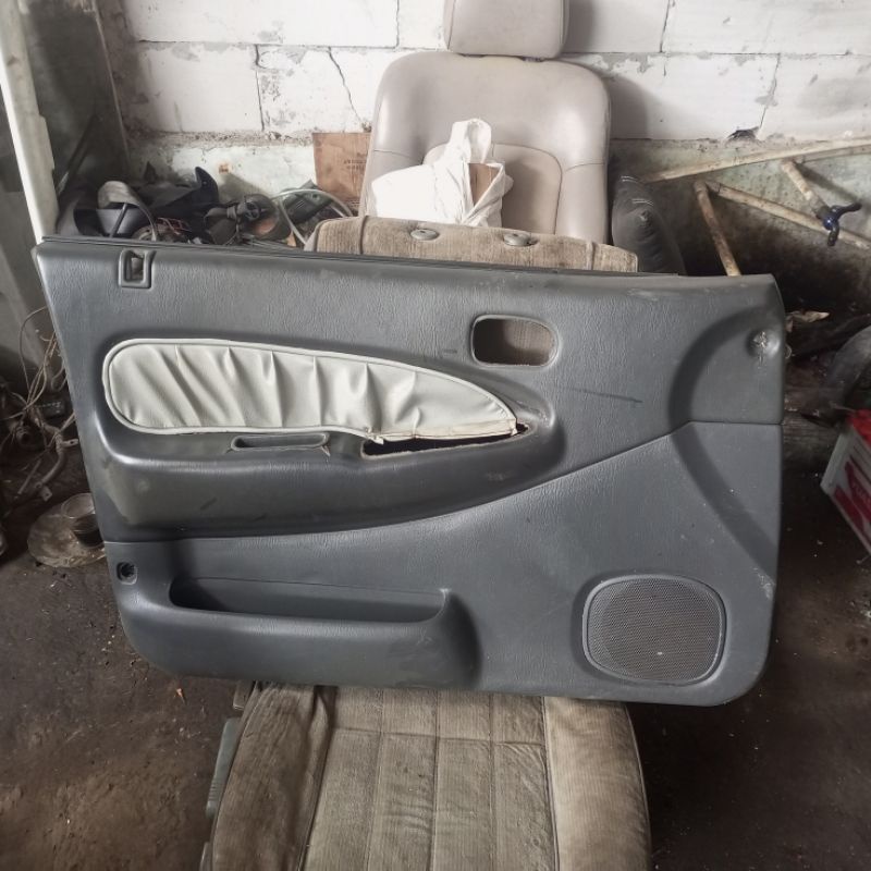 door trim doortrim bakleding pintu depan kiri Mazda 323 Familia Lantis