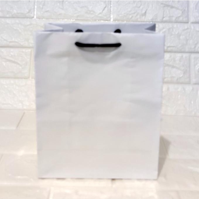 

Produk Unggulan] Paper Bag 20x25 cm / Tas Souvenir Hologram / Shopping Bag Glossy