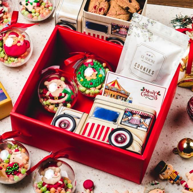 

Christmas macaron hampers box
