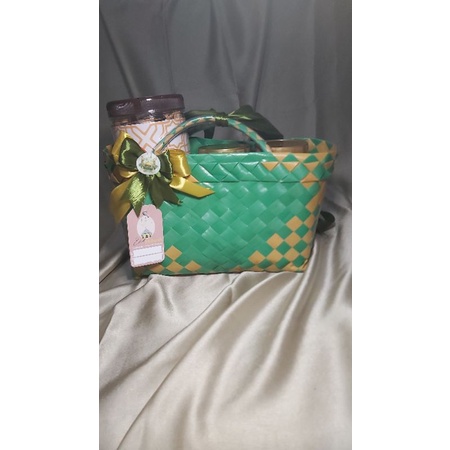 

PACKING HAMPERS LEBARAN TAS ANYAMAN PLASTIK MURAH GABLE BOX HAMPER PACKING HAMPER