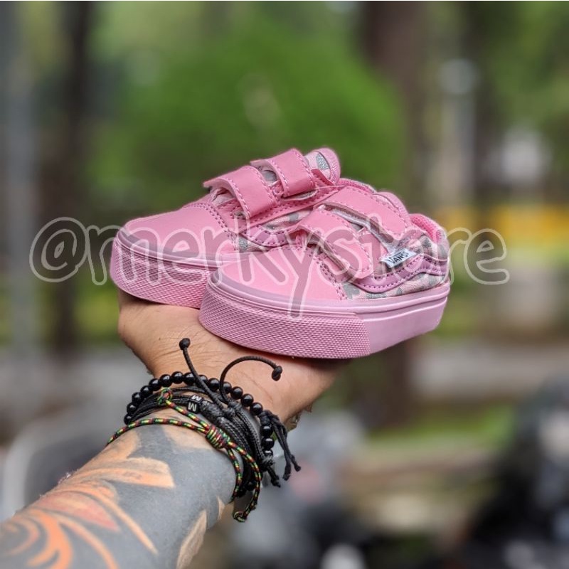 SEPATU ANAK PEREMPUAN OS PINK LOVE PEREKAT MURAH