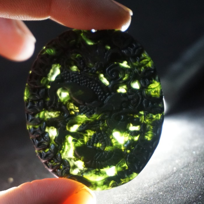 KALUNG LIONTIN BLACK JADE UKIR NAGA PHOENIX - BLACK JADE PENDANT