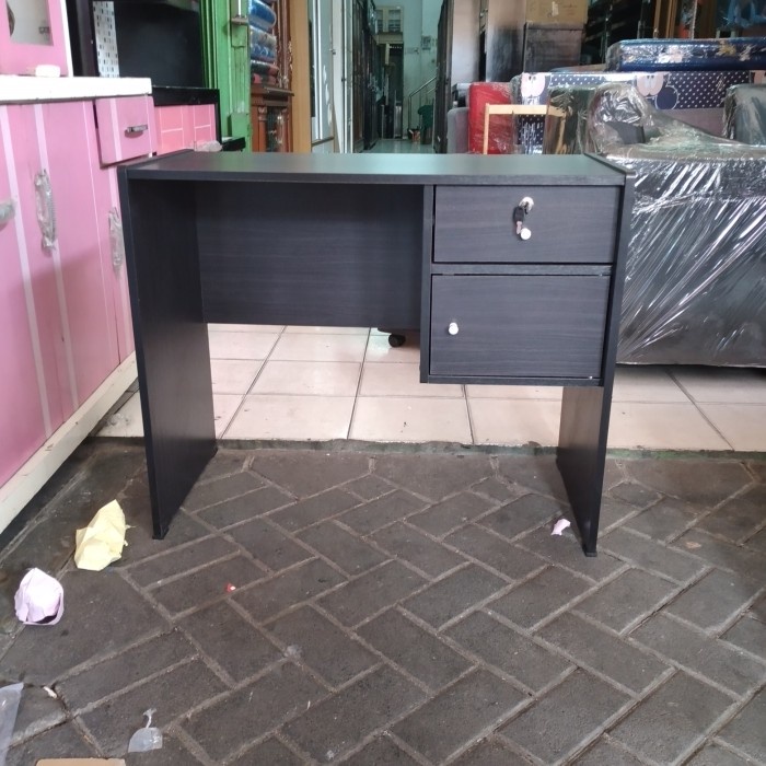 

meja tulis pertikal lockdown