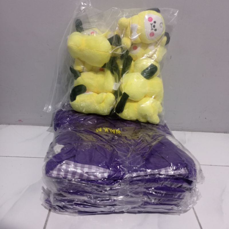 Tas Wanita Ungu dengan Gantungan Kunci Cantik untuk Pre Order