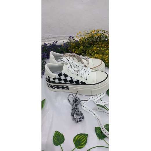 HS / Sepatu Sneakers Wanita Import Fashion Shoes Corak Kotak 279