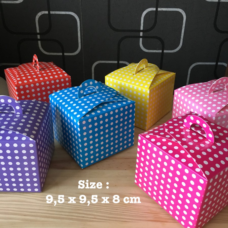 

Cupcake Box Polkadot 6pcs / Dus Tempat Kue Snack isi 6pcs