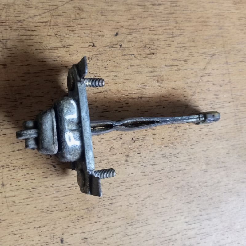 check door tahanan pintu depan kiri Mazda 323 Familia Lantis