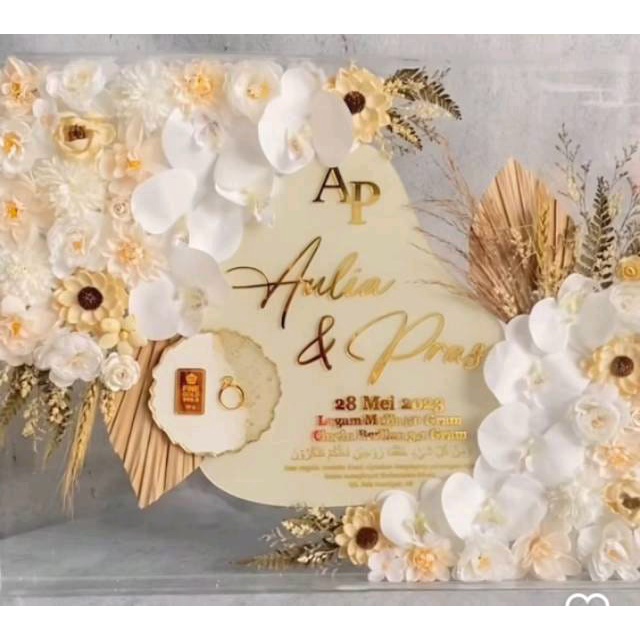 Acrylic / Akrilik Nama Display Huruf Timbul 2mm Putih + Emas (20cm x 18cm)