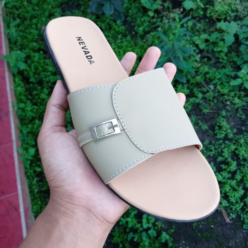 Sandal Sendal Flat Wanita Nevada