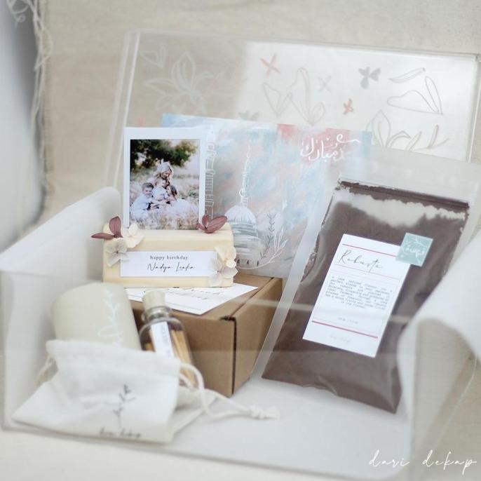 

BOX HAMPERS HAMPERS LEBARAN IN ACRYLIC BOX / GIFT SET LEBARAN / HAMPERS IDUL FITRI EL09I09A82L