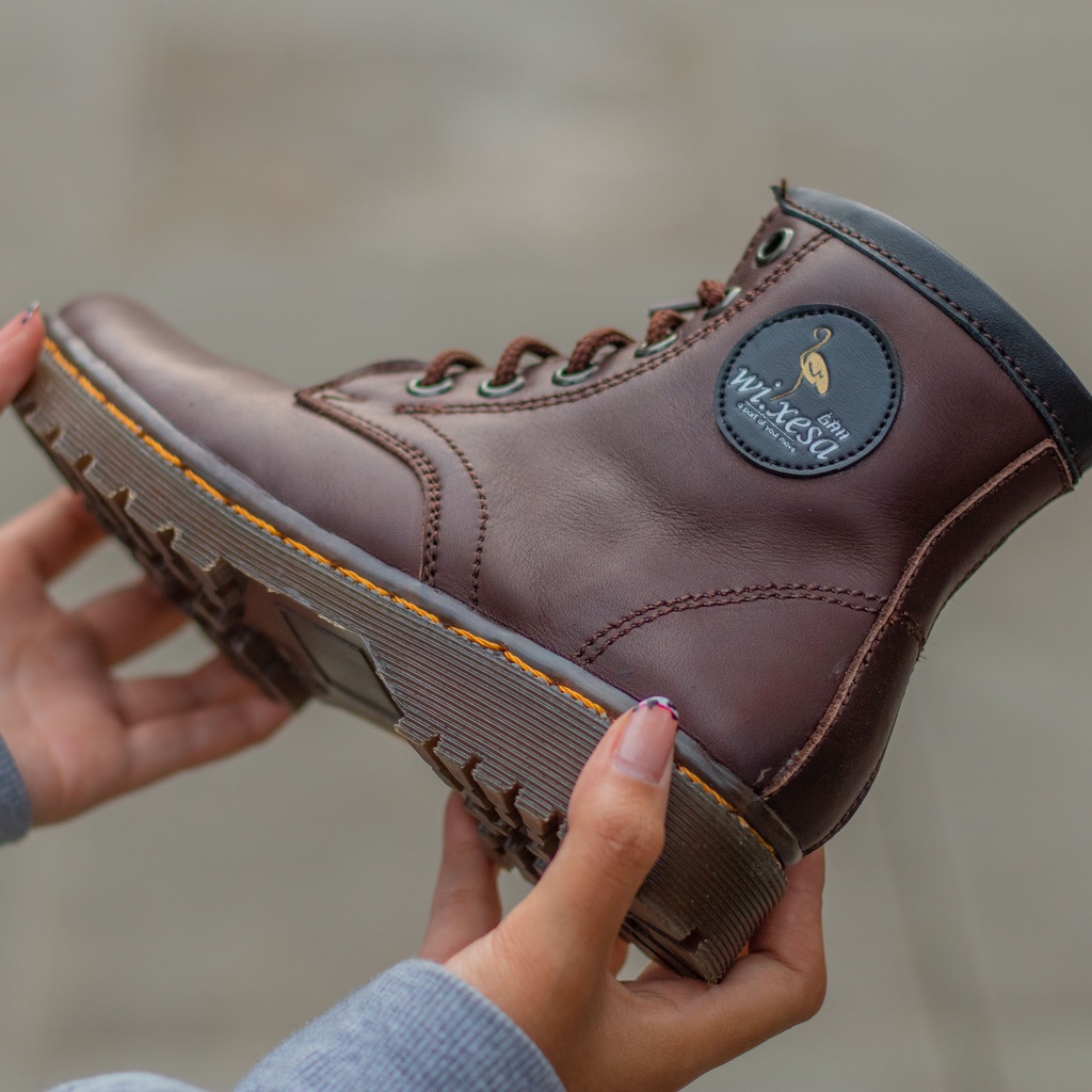 Sepatu Boot Wixesa High Series Pria &amp; Wanita (UNISEX) Original Caraka Footwear 100% Limited Edition Kulit Asli Brown ( Coklat Tua), Sepatu 6 Lubang Tali Kulit Sapi Asli Cibaduyut