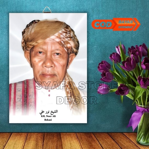 KH. Noer Ali bekasi ,, foto poster kayu MDF20x30cm - walldecor - hiasan dinding - Syafa Store Decor