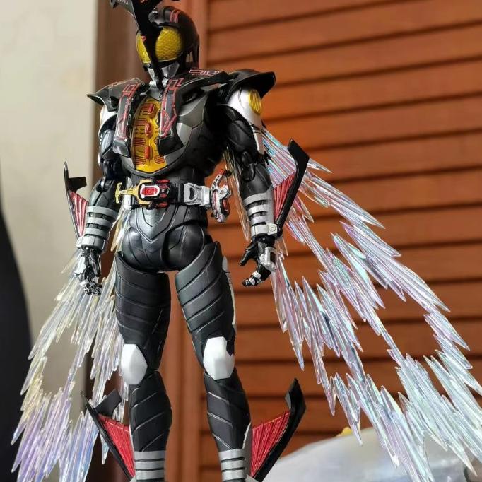 SHF Figuarts Kamen Rider Hyper Dark Kabuto Shinkocchou Seihou Figure