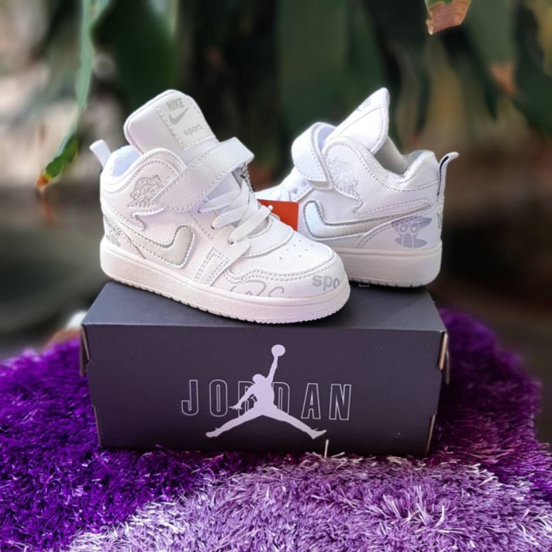 Sepatu Anak Premium High Quality Anak Laki Laki Perempuan Umur 1 2 3 4 5 6 7 8 9 10 Rekomendasi Kado Anak Grade Original 100% Sepatu Nike Jordan Anak Jordan Kids Import Sepatu Basket Olahraga Anak