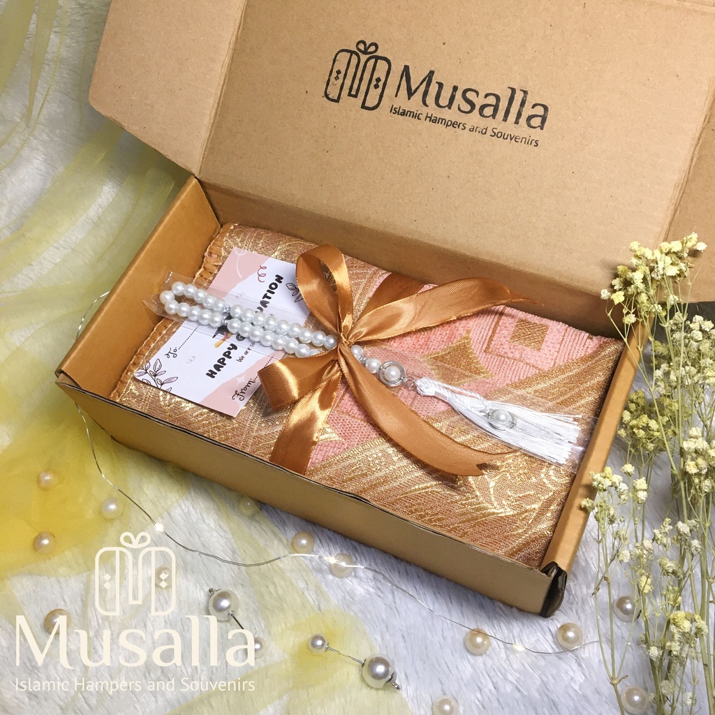 Paket Hampers Sajadah Pastel Emas + Tasbih Mutiara Kado Ultah/Wisuda