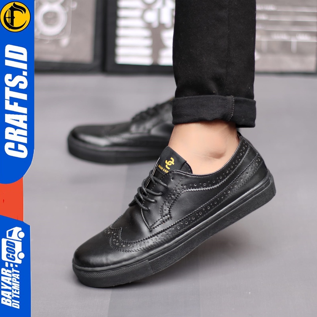 Sepatu Sneakers Pria Casual Hitam Tali Crafts Ibom