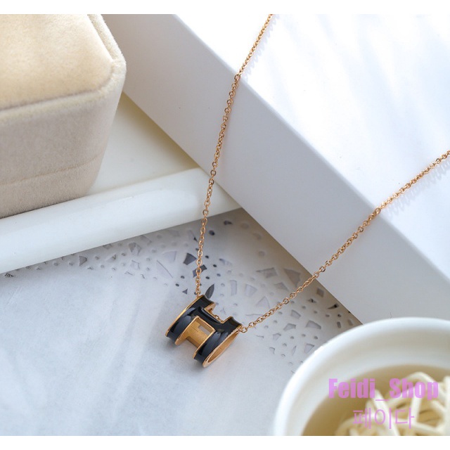 Kalung Heme Hitam Huruf H Abjad  Necklace Titanium Anti Karat Wanita Fashion Korea