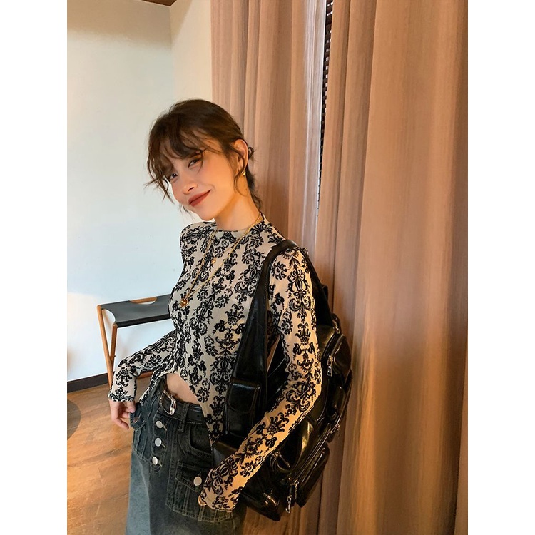 Red Musim semi baru slim fit dan tipis gaya floral retro tidak teratur Hyun Ya angin top bottoming kemeja ceruk leher bulat kecil