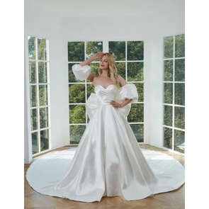 WEDDING GOWN WITH HAND BALLON  TYPE  SIMPLE DRESS LIKE A PRINCESS KOREAN