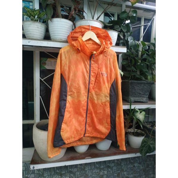 Jaket Running Mountain Hardwear