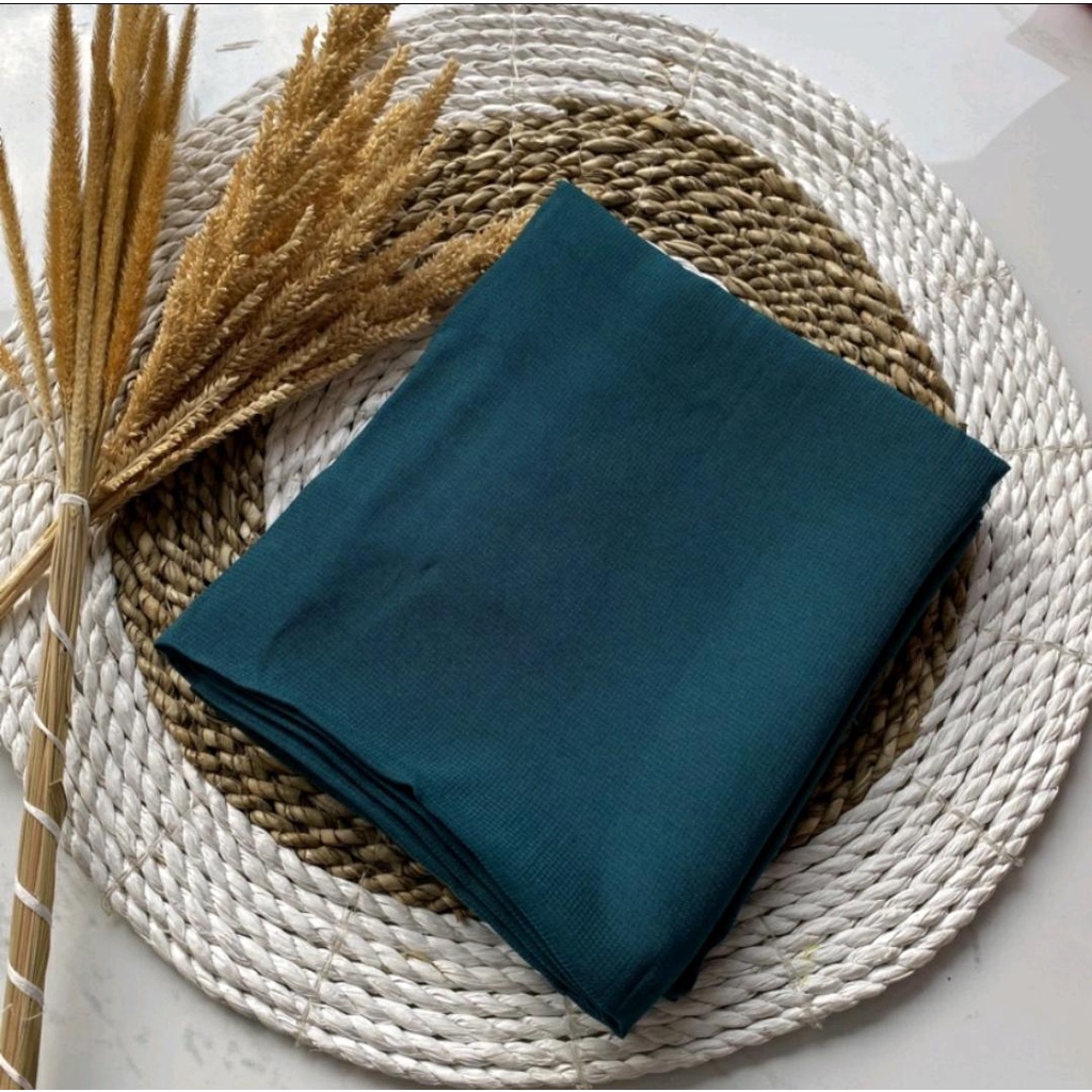 Hijab Segiempat Bella Square Warna Hijau Botol