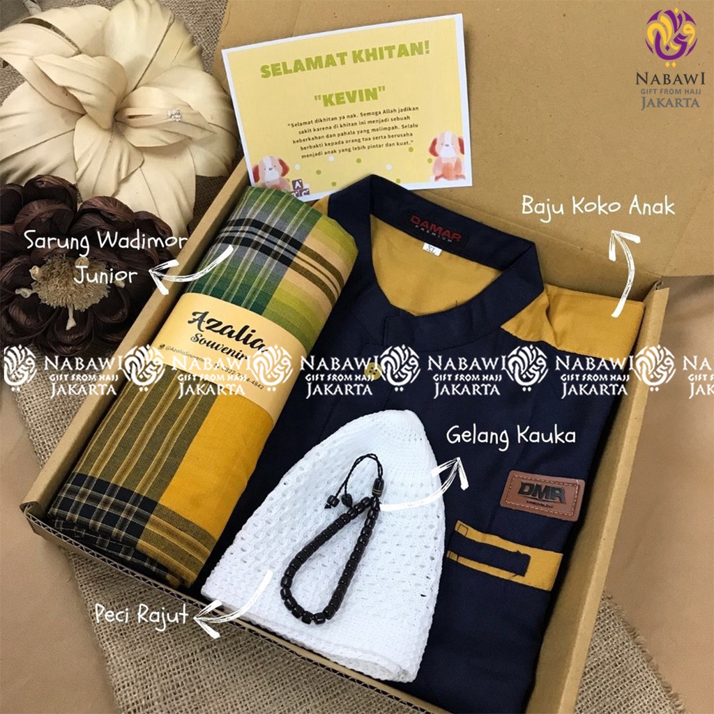 

Hampers Kado Anak Cowok Baju Koko + Sarung Wadimor Kado Ulang Tahun Kado Khitanan