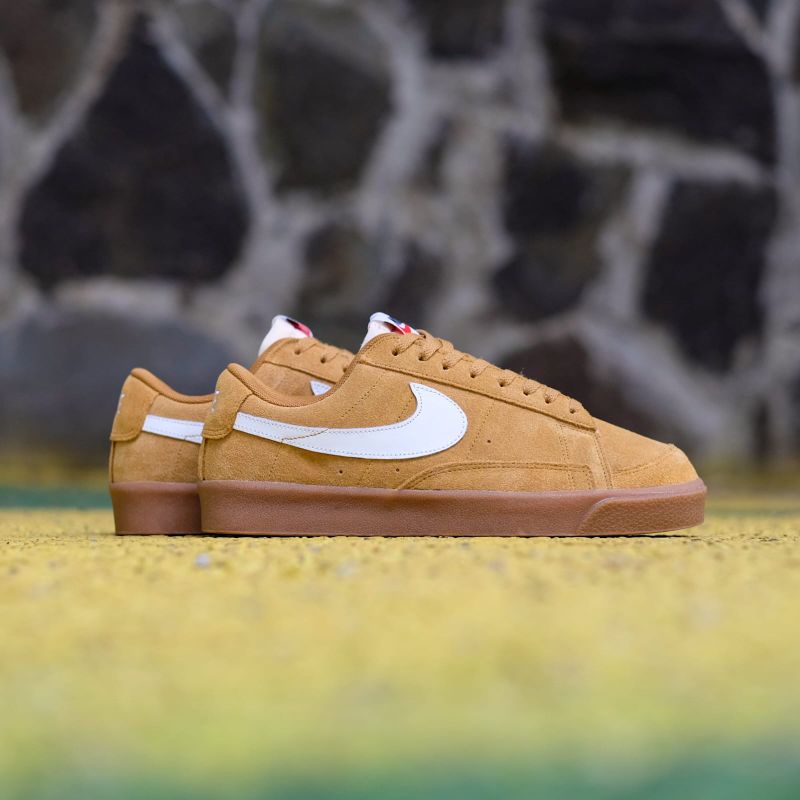 Nike Blazer Low 77 Vintage Suede Tan Brown / White / Gum