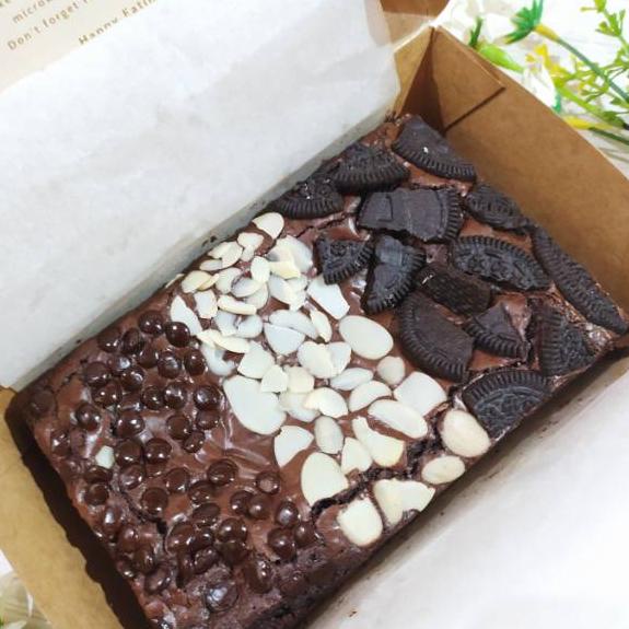 

☋ Brownies Bella Brownies Panggang Premium MELTED Almond Oreo Chips II HAMPERS LEBARAN 2022 ☀