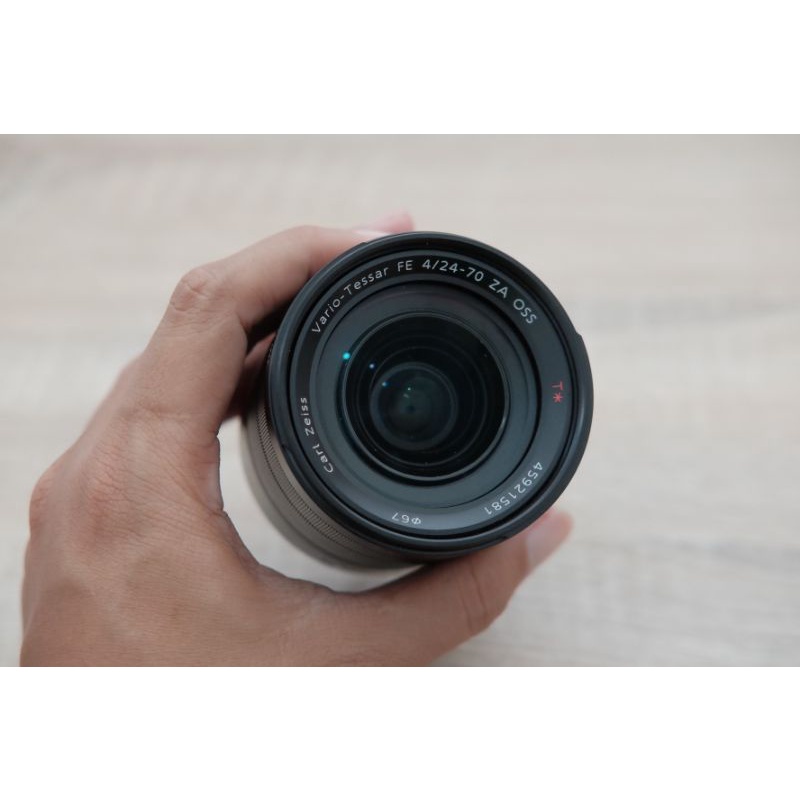 Carl Zeiss FE 24-70mm F4 ZA OSS Vario Tessar lensa kamera mirrorless Sony A7 A7ii A7iii bukan 35mm 5