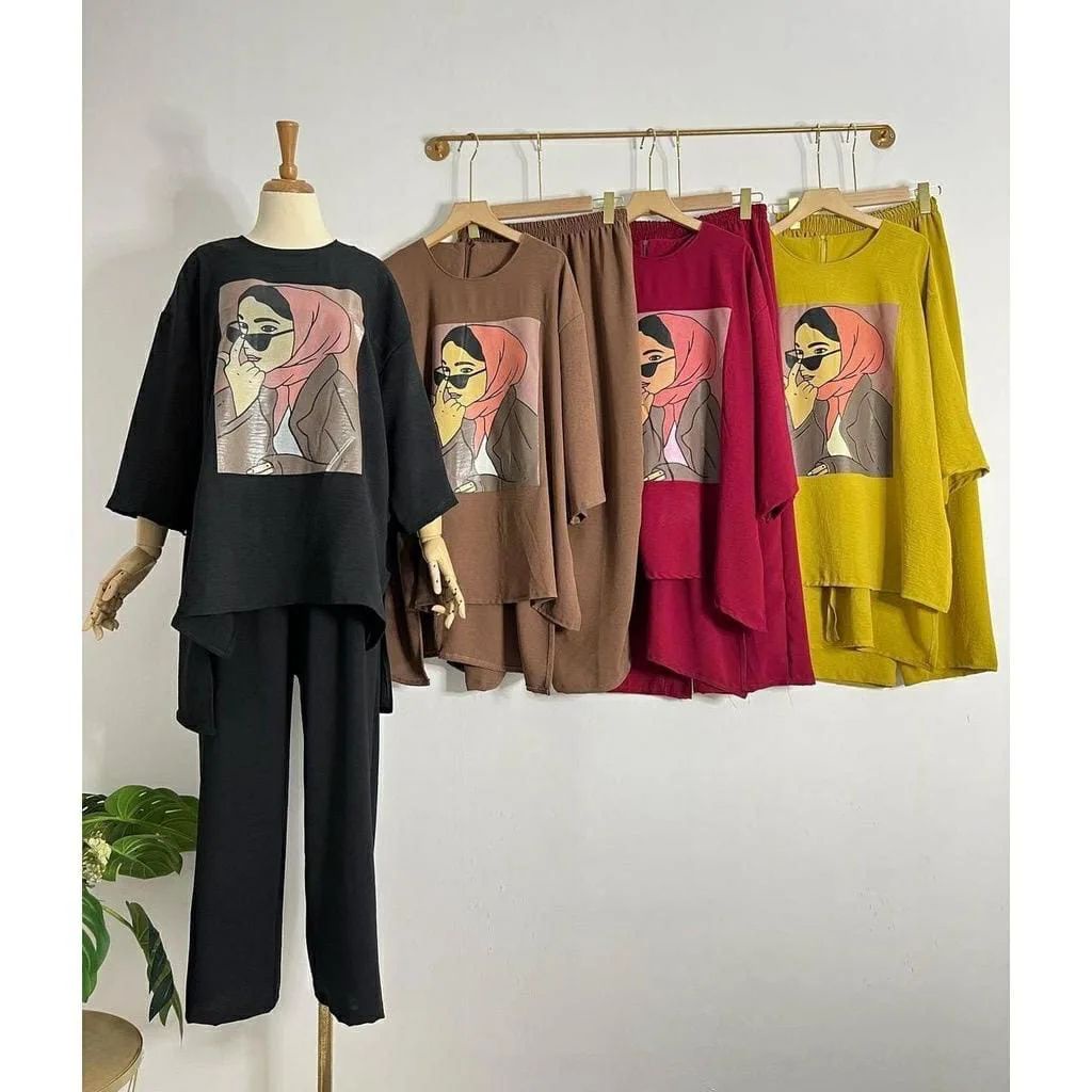 SETELAN WANITA KEKINIAN SORAYA SET BAHAN CRINKLE AIRFLOW MOTIF POLOS APLIKASI SABLON ( DAPAT BAJU + CELANA ) UKURAN M L XL PANJANG  BAJU 65 - 75 CM ONE SET WANITA KOREAN STYLE MUSLIM SETELAN WANITA TERBARU 2023 LEBARAN WANITA SET BAJU MUSLIM WANITA